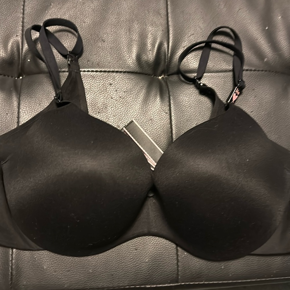 Victoria ‘s Secret Body by Victotia size 36B Perfect Shape bra.